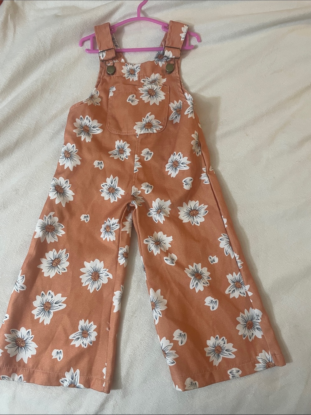 ❤️NWOT Rust Floral Overalls with White Daisy Print and flare legs